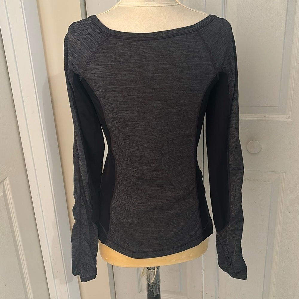 Lululemon Run in the Sun Long Sleeve Top Ruffle Hem in size 4.